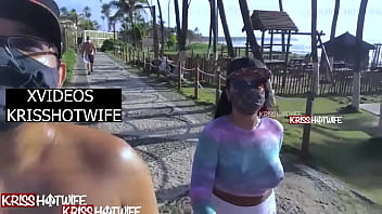 Kriss Hotwife Se Exercitando Na Praia Pública Lotada Com Blusa Totalmente Transparente Deixando Os Peitos A Mostra thumbnail