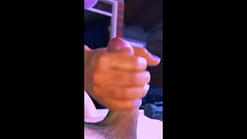 La Madrastra Se Encontró Con Un Antiguo Amor En El Bar Del Hotel Donde Se Alojaba Y Juntos Disfrutaron De Una Noche De Pasión En Su Habitación thumbnail