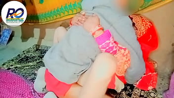 इंडियन देसी गांव कि भाई और बहन रेड साड़ी पहन रखी थी भाई ने बहन को चुपके से देख लिया उंगली करत डालते thumbnail