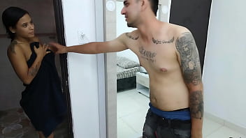 La Cachonda De Mi Hijastra Se Mete En Mi Habitacion Solo Para Que Le De Una Buena Porcion De Polla Y Lo Chupa Genial thumbnail