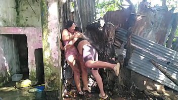 Salgo Con Mi Mejor Amiga A Explorar El Bosque Comimos Una Fruta Que Nos Puso Cachondas Y Comenzamos A Darnos Cariño Y Follar thumbnail