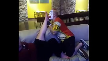 Flipflop The Clown Worshiping Feet At The Hotel's Lobby During The 2018 Dark Carnival Games Con thumbnail