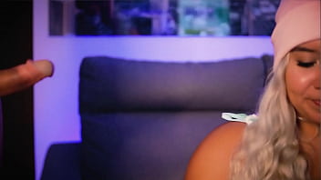 Colombian With A Beautiful Body And A Big Ass Is Fucked By Her Boyfriend While Broadcasting In Public thumbnail